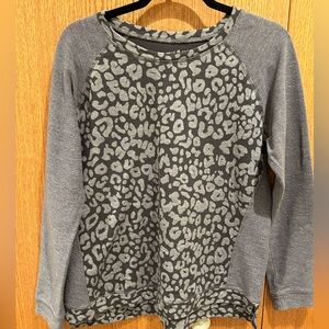 Central Park Gray Animal Print Crewneck Sweatshirt Women’s Large